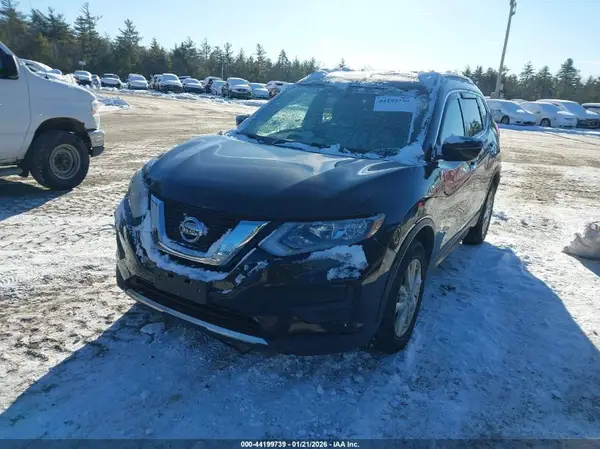 JN8AT2MV4HW022898 2017 NISSAN ROGUE - Image 2