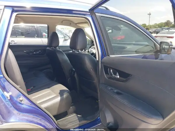 JN8AT2MV4HW022948 2017 NISSAN ROGUE - Image 8