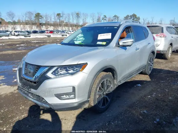 JN8AT2MV4HW023047 2017 NISSAN ROGUE - Image 2