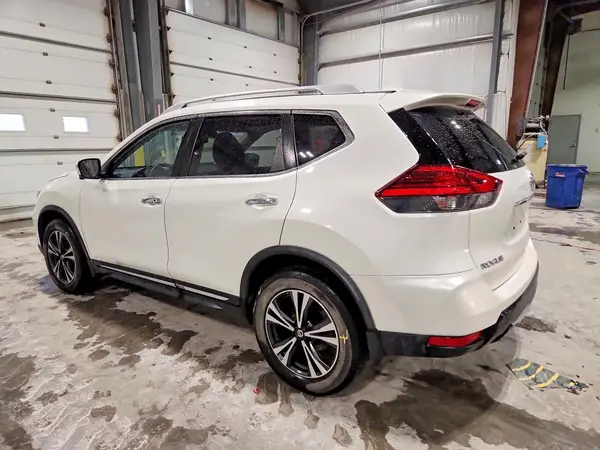 JN8AT2MV4HW023680 2017 NISSAN ROGUE - Image 2