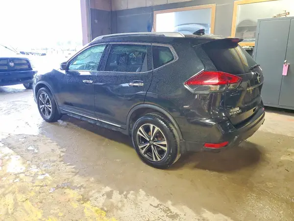 JN8AT2MV4HW023811 2017 NISSAN ROGUE - Image 2