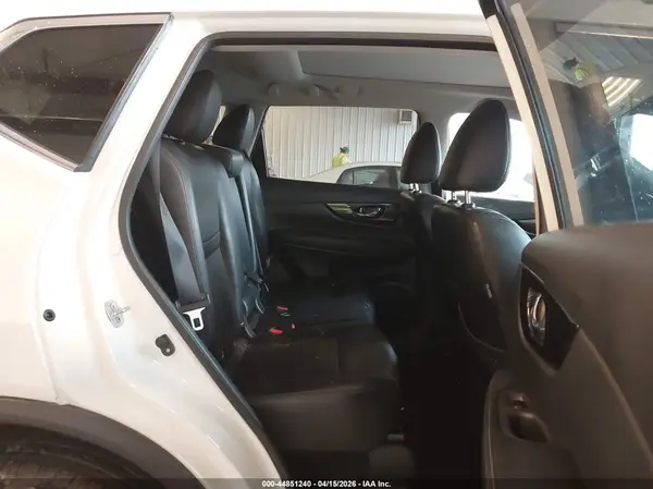 JN8AT2MV4HW024201 2017 NISSAN ROGUE - Image 8
