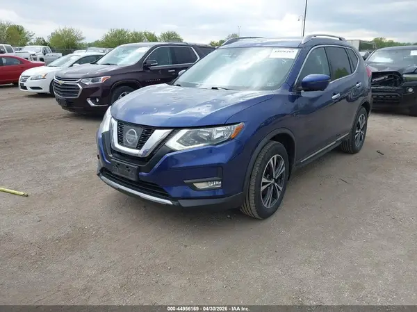 JN8AT2MV4HW024912 2017 NISSAN ROGUE - Image 2