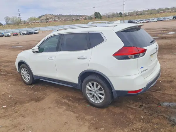JN8AT2MV4HW025588 2017 NISSAN ROGUE - Image 2