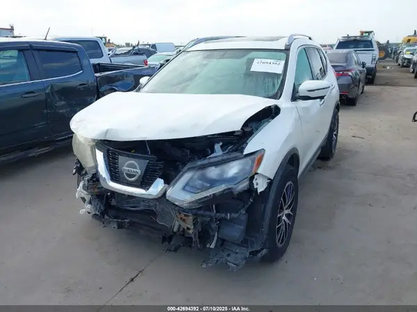 JN8AT2MV4HW026708 2017 NISSAN ROGUE - Image 2