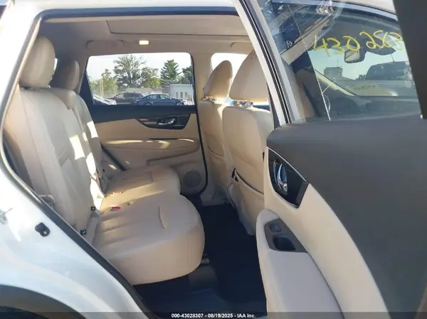 JN8AT2MV4HW250075 2017 NISSAN ROGUE - Image 8