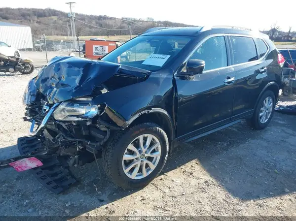 JN8AT2MV4HW250299 2017 NISSAN ROGUE - Image 2