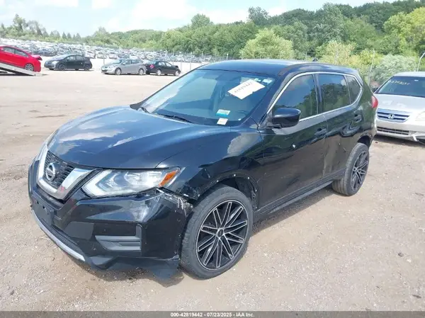 JN8AT2MV4HW255941 2017 NISSAN ROGUE - Image 2