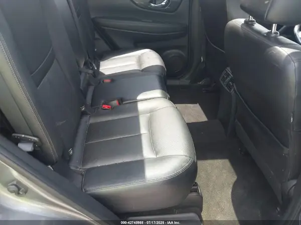 JN8AT2MV4HW256054 2017 NISSAN ROGUE - Image 8