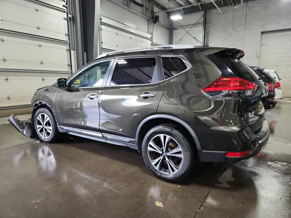 JN8AT2MV4HW260606 2017 NISSAN ROGUE - Image 2
