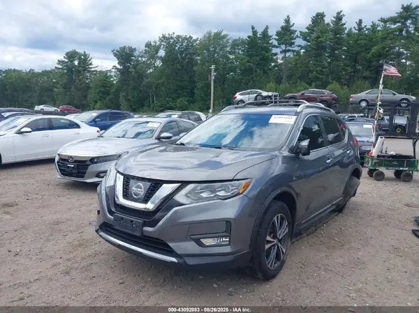 JN8AT2MV4HW262274 2017 NISSAN ROGUE - Image 2