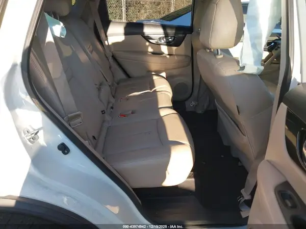 JN8AT2MV4HW262565 2017 NISSAN ROGUE - Image 8