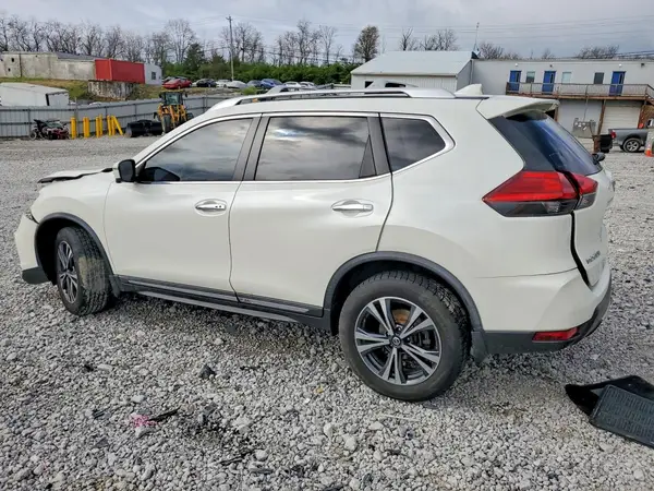 JN8AT2MV4HW263702 2017 NISSAN ROGUE - Image 2