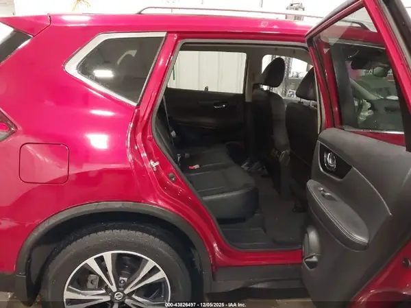 JN8AT2MV4HW266910 2017 NISSAN ROGUE - Image 8