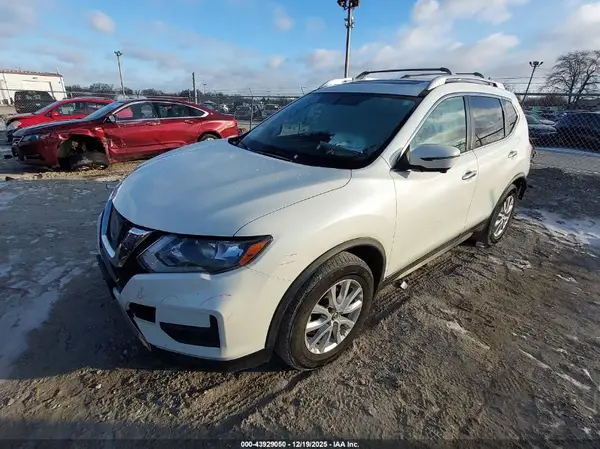JN8AT2MV4HW268639 2017 NISSAN ROGUE - Image 2