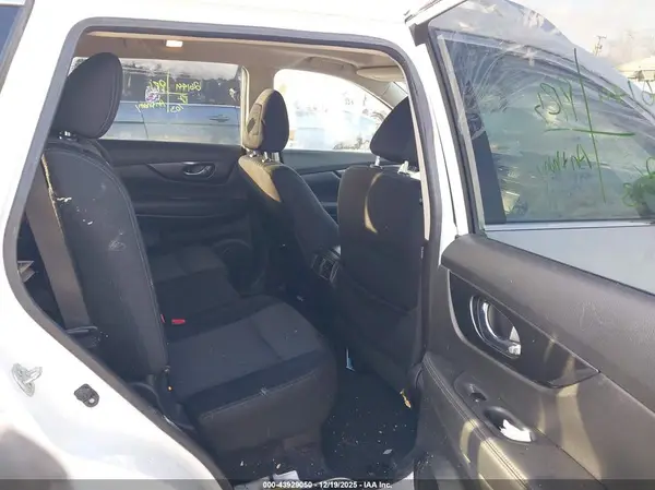 JN8AT2MV4HW268639 2017 NISSAN ROGUE - Image 8