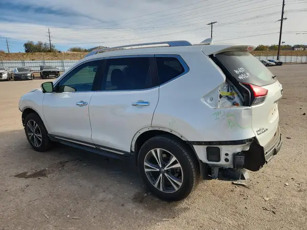 JN8AT2MV4HW269872 2017 NISSAN ROGUE - Image 2