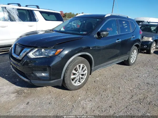 JN8AT2MV4HW271069 2017 NISSAN ROGUE - Image 2