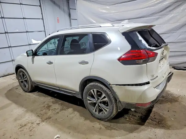 JN8AT2MV4HW271654 2017 NISSAN ROGUE - Image 2