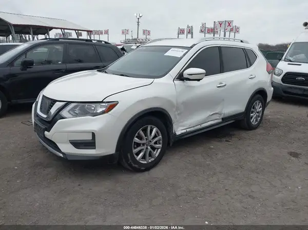 JN8AT2MV4HW272299 2017 NISSAN ROGUE - Image 2