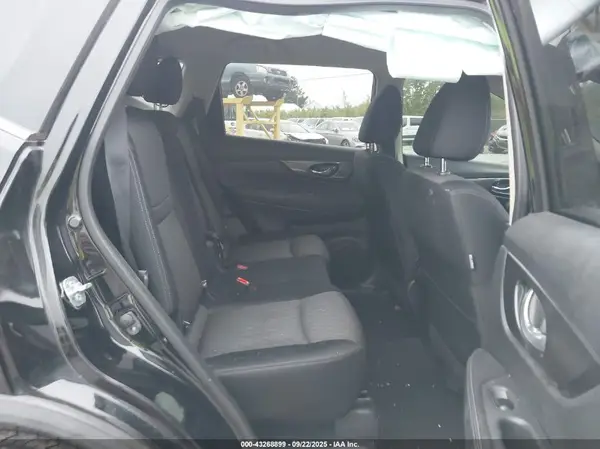 JN8AT2MV4HW274134 2017 NISSAN ROGUE - Image 8