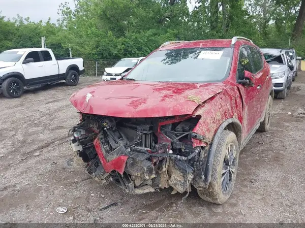 JN8AT2MV4HW276997 2017 NISSAN ROGUE - Image 2