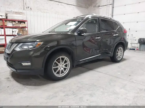 JN8AT2MV4HW277261 2017 NISSAN ROGUE - Image 2