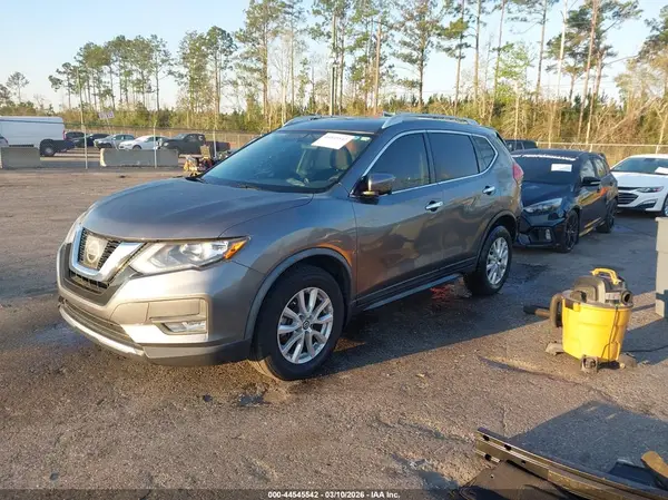 JN8AT2MV4HW278006 2017 NISSAN ROGUE - Image 2