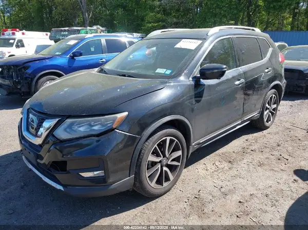 JN8AT2MV4HW278622 2017 NISSAN ROGUE - Image 2