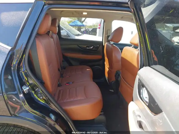 JN8AT2MV4HW278622 2017 NISSAN ROGUE - Image 8