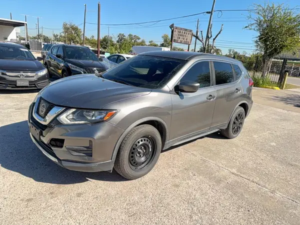 JN8AT2MV4HW279902 2017 NISSAN ROGUE - Image 2