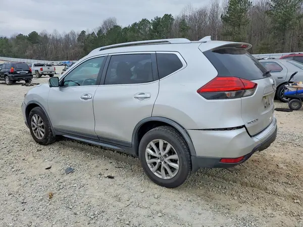 JN8AT2MV4HW283822 2017 NISSAN ROGUE - Image 2