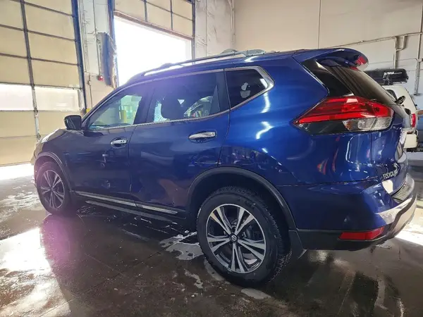 JN8AT2MV4HW286011 2017 NISSAN ROGUE - Image 2