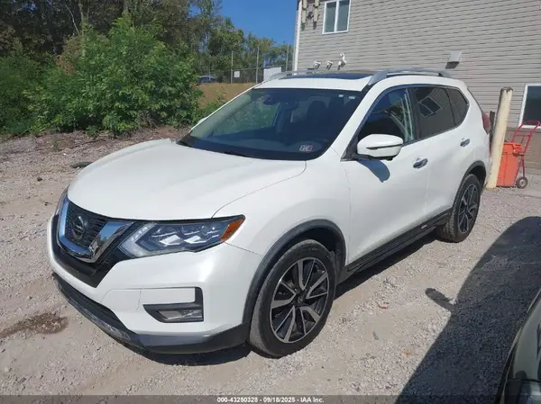 JN8AT2MV4JW302780 2018 NISSAN ROGUE - Image 2