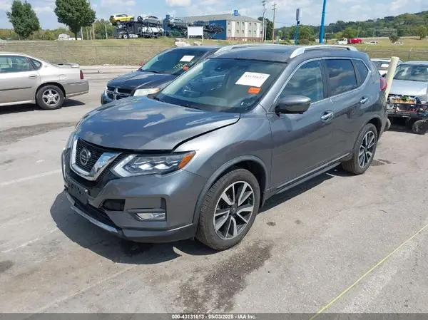 JN8AT2MV4JW305467 2018 NISSAN ROGUE - Image 2