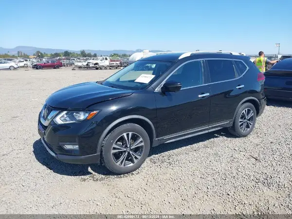 JN8AT2MV4JW311883 2018 NISSAN ROGUE - Image 2