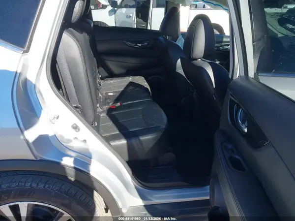 JN8AT2MV4JW315951 2018 NISSAN ROGUE - Image 8