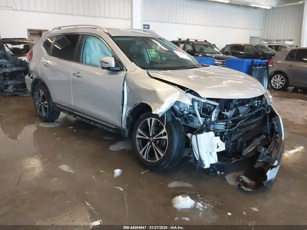 JN8AT2MV4JW316758 2018 NISSAN ROGUE - Image 1