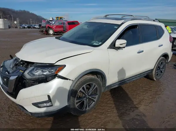 JN8AT2MV4JW316825 2018 NISSAN ROGUE - Image 2