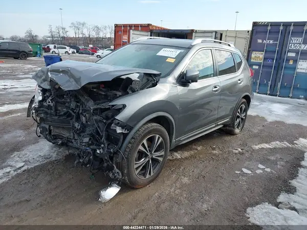 JN8AT2MV4JW318428 2018 NISSAN ROGUE - Image 2
