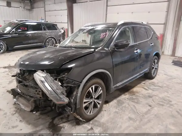 JN8AT2MV4JW319031 2018 NISSAN ROGUE - Image 2
