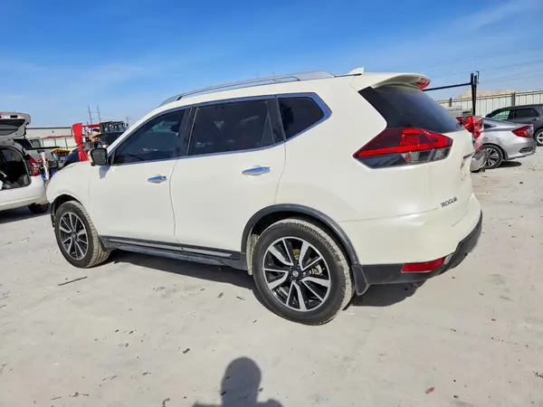 JN8AT2MV4JW319370 2018 NISSAN ROGUE - Image 2
