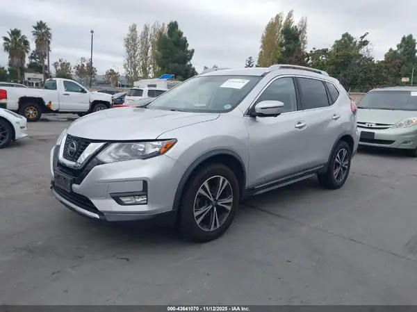 JN8AT2MV4JW320261 2018 NISSAN ROGUE - Image 2