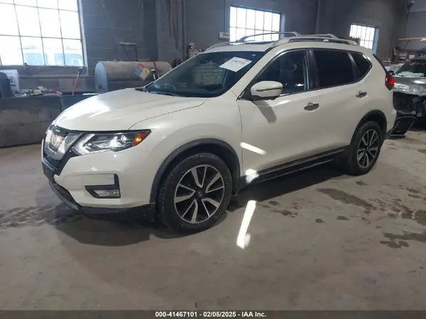 JN8AT2MV4JW328974 2018 NISSAN ROGUE - Image 2