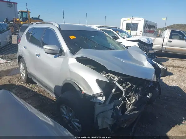 JN8AT2MV4JW344527 2018 NISSAN ROGUE - Image 1