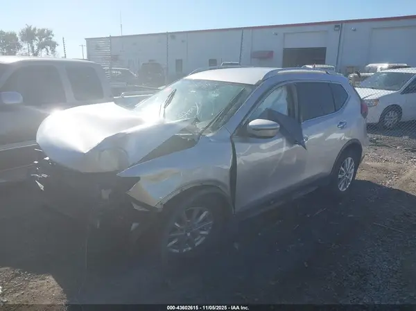 JN8AT2MV4JW344527 2018 NISSAN ROGUE - Image 2