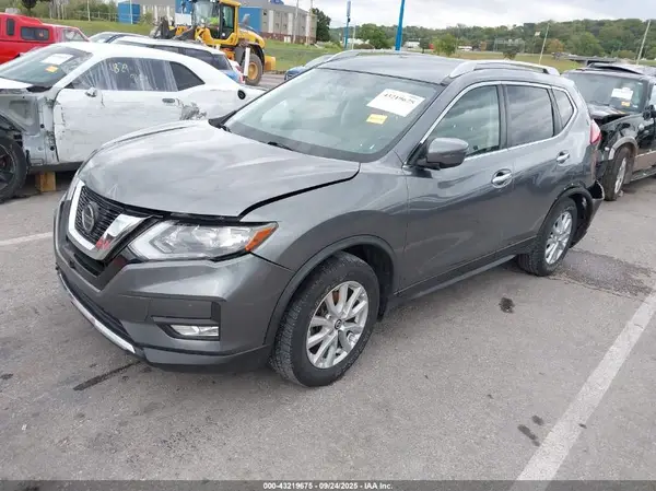 JN8AT2MV4JW344706 2018 NISSAN ROGUE - Image 2