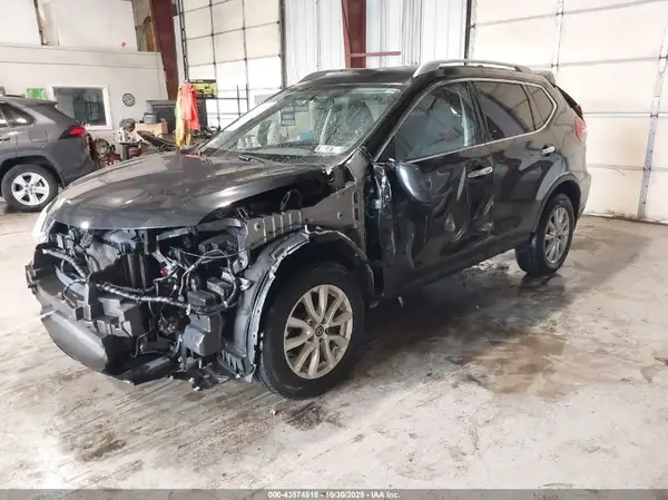 JN8AT2MV4JW346438 2018 NISSAN ROGUE - Image 2