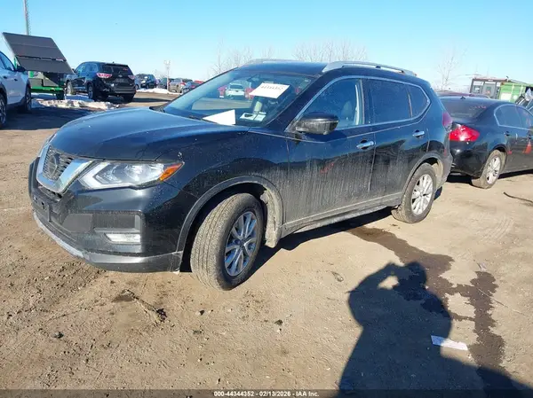 JN8AT2MV4JW348447 2018 NISSAN ROGUE - Image 2