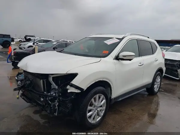 JN8AT2MV4JW348819 2018 NISSAN ROGUE - Image 2